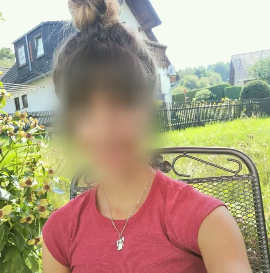 Amber, 24