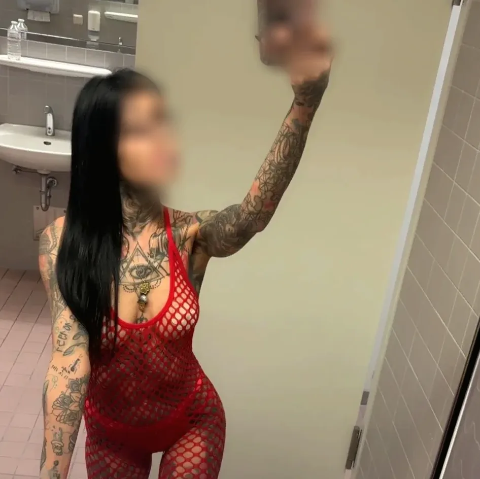 Angela, 34
